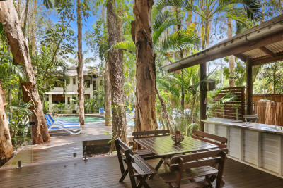 Reef Retreat Palm Cove BBQ area 2