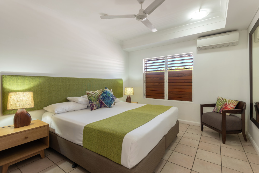 The Reef Retreat bedroom one bedroom apartment 015
