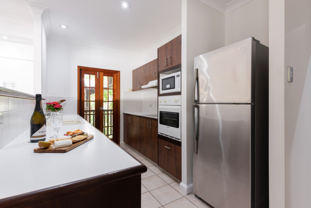 The Reef Retreat kitchen 2 bedroom apartment 001