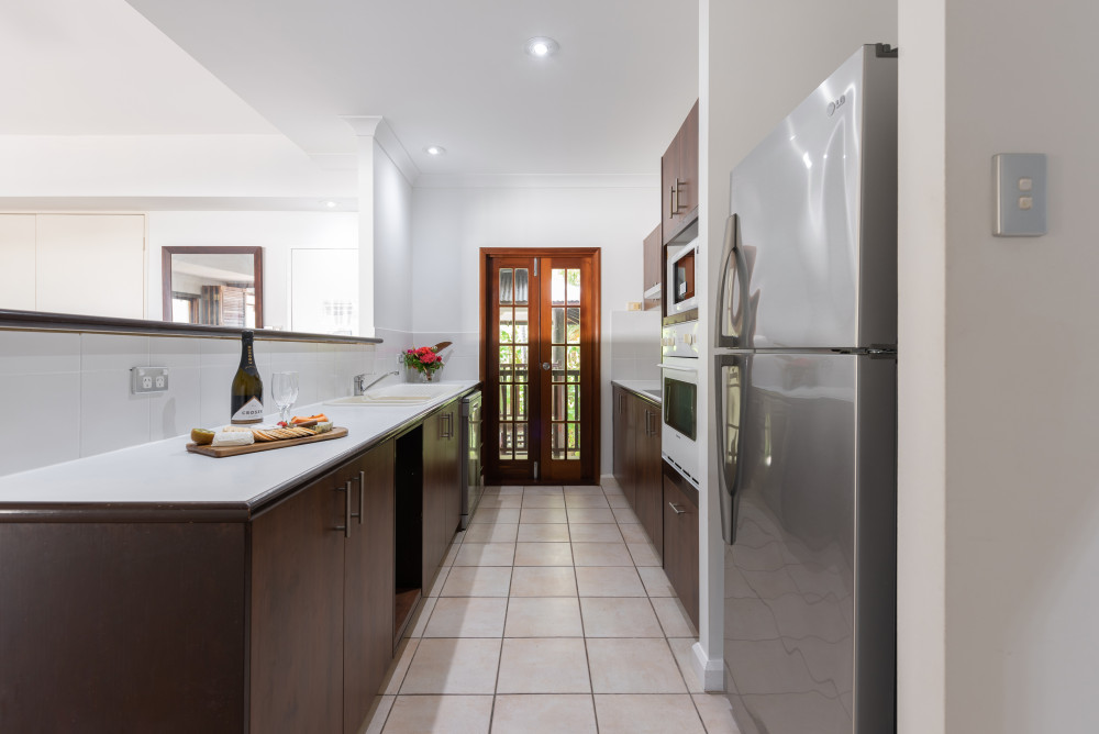 The Reef Retreat kitchen 2 bedroom apartment 002