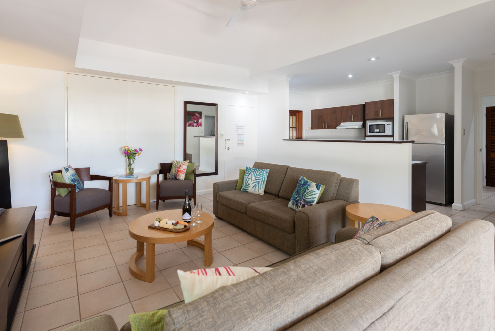 The Reef Retreat living area 2 bedroom apartment 005