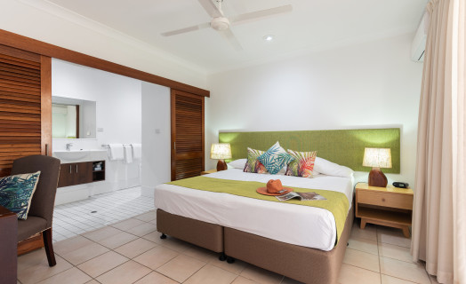The Reef Retreat master bedroom 2 bedroom apartment 003