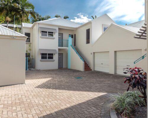 palm-cove-accommodation-town-house-(9)